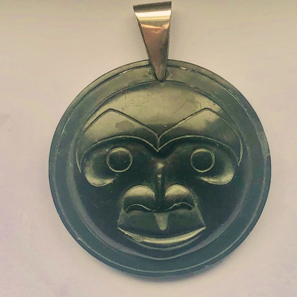Argillite Haida Moon Pendant. - Picture 1 of 2